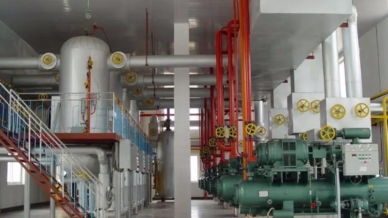工业冷水机蒸发器材质解析：材质选择与性能考量**